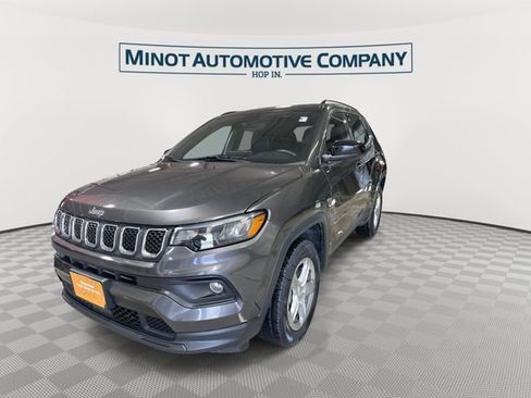 Used 2024 Jeep Compass Latitude AWD/4WD image 4