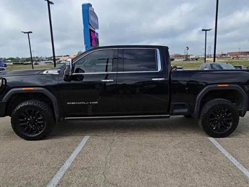 Certified 2023 GMC Sierra 2500 Denali w/ Denali Black Diamond Edition image 5