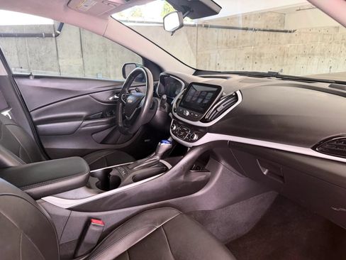 Used 2016 Chevrolet Volt LT w/ Comfort Package FWD image 20