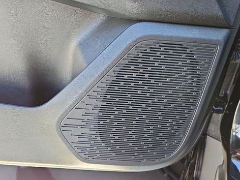 Used 2025 Chevrolet Equinox LT FWD image 24