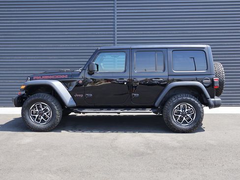Used 2024 Jeep Wrangler Unlimited Rubicon w/ Capability Package AWD/4WD image 8