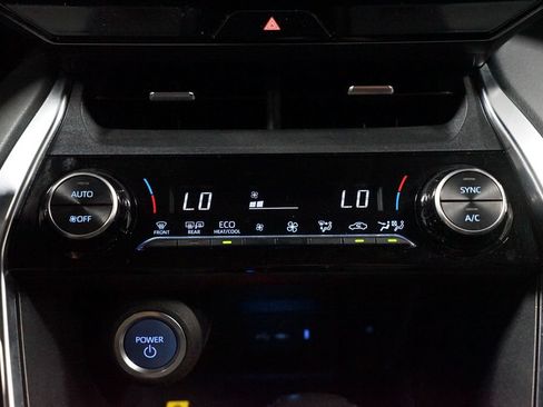 Certified 2021 Toyota Venza LE AWD/4WD image 19