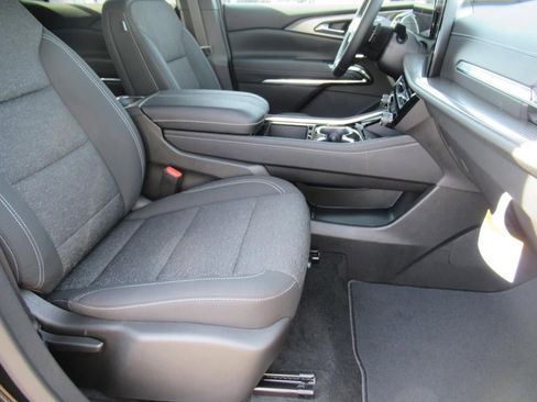 New 2026 Chevrolet Traverse LT image 9