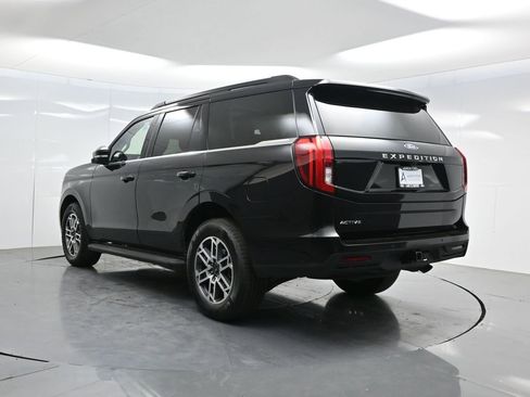 Used 2025 Ford Expedition Active RWD image 6