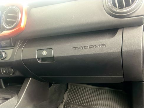 Used 2016 Toyota Tacoma TRD Sport w/ Premium & Technology Package RWD image 34