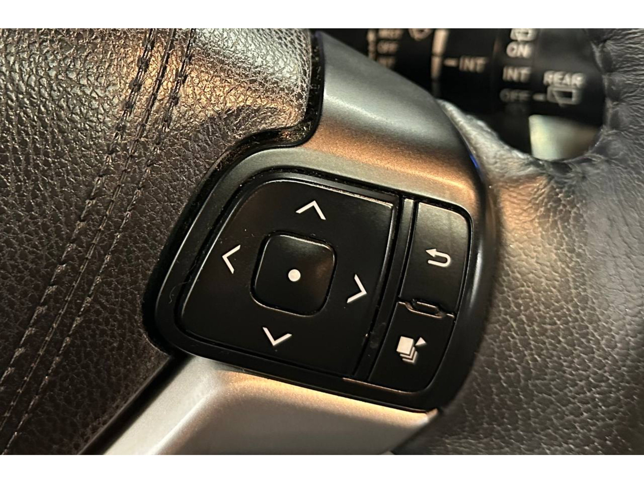 Used 2017 Toyota Sienna XLE w/ XLE Navigation Package FWD image 28