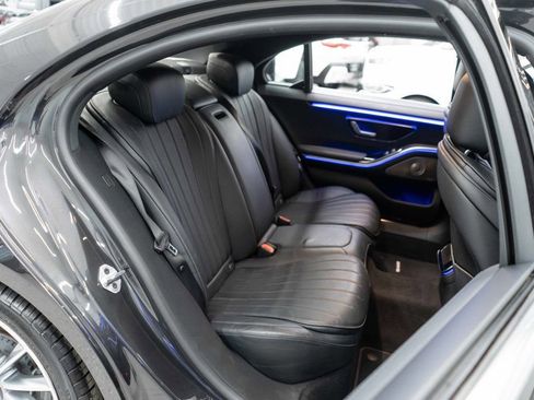 Used 2022 Mercedes-Benz S 500 4MATIC w/ AMG Line Package image 11