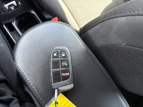 Used 2019 Jeep Renegade Altitude w/ Quick Order Package 2XM AWD/4WD image 25