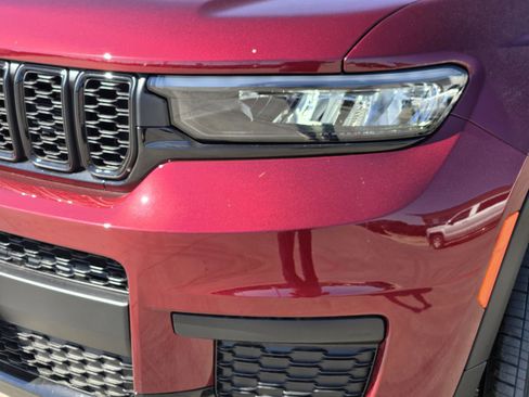 New 2025 Jeep Grand Cherokee L Altitude image 9