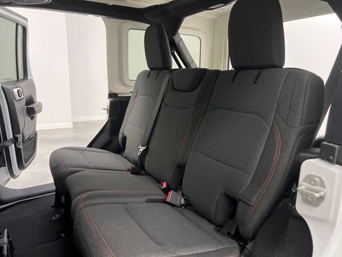 Used 2024 Jeep Wrangler Unlimited Rubicon AWD/4WD image 16