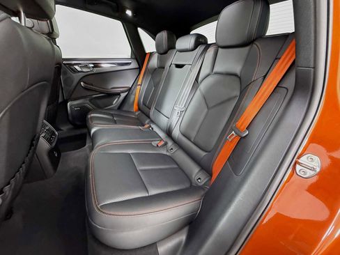 Certified 2025 Porsche Macan AWD/4WD image 23