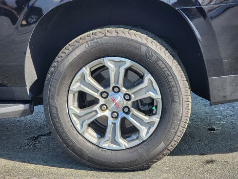 Used 2022 GMC Yukon XL SLE image 10