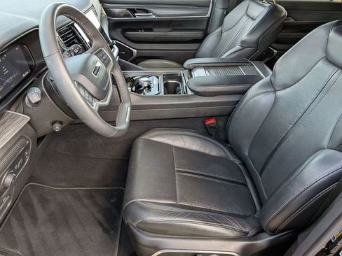 Used 2024 Jeep Wagoneer Series II w/ Flexible Seating Group image 11