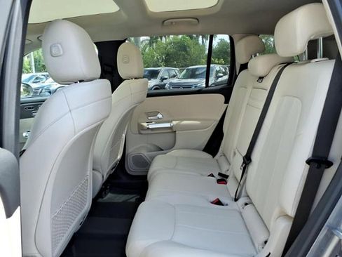 Used 2021 Mercedes-Benz GLB 250 image 10