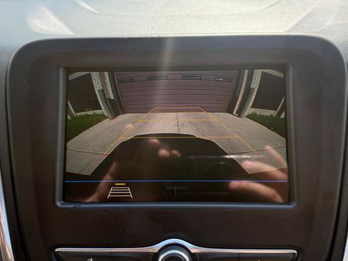 Used 2019 Chevrolet Equinox LT FWD image 15