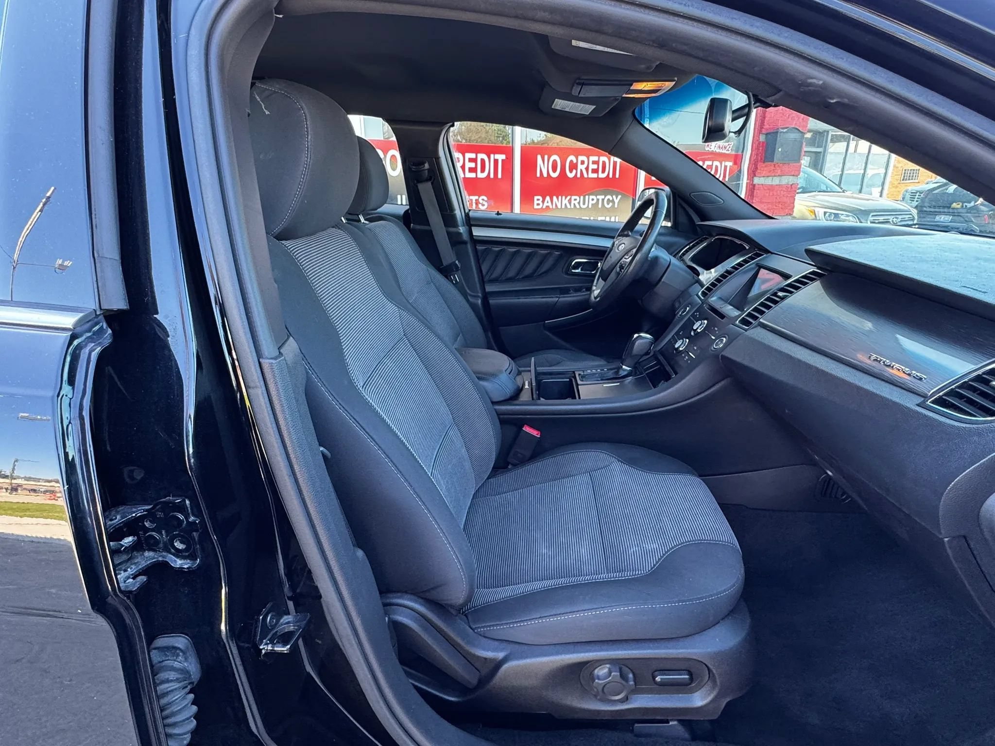 Used 2017 Ford Taurus SEL w/ Equipment Group 201A FWD image 9