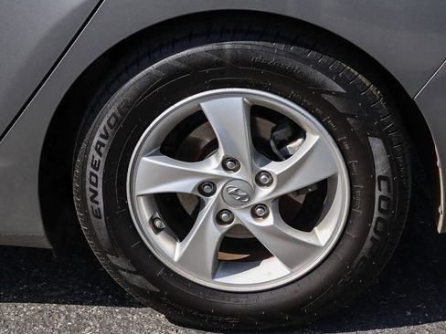 Used 2014 Hyundai Elantra SE image 11