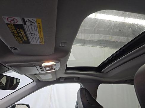 Used 2022 Toyota Highlander XLE AWD/4WD image 10