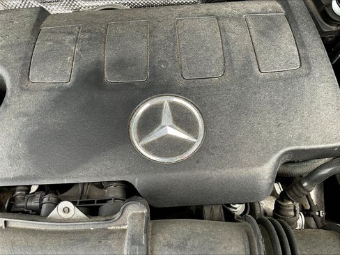 Used 2022 Mercedes-Benz GLB 250 4MATIC image 32