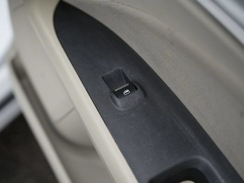 Used 2018 Ford Fusion SE FWD image 35