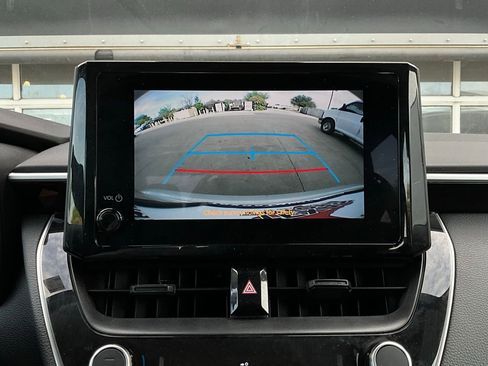 Used 2025 Toyota Corolla LE image 28