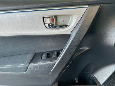 Used 2016 Toyota Corolla LE FWD image 12