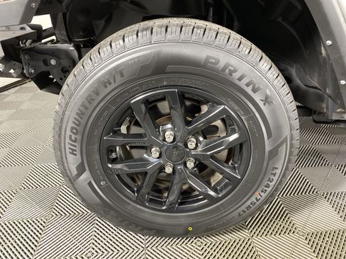 Used 2022 Jeep Gladiator Sport image 11