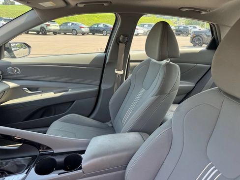 Used 2025 Hyundai Elantra SEL FWD image 10