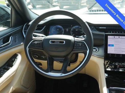 New 2025 Jeep Grand Cherokee L Limited w/ Black Appearance Package AWD/4WD image 16