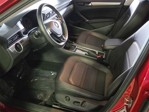 Used 2022 Volkswagen Passat 2.0T SE image 11