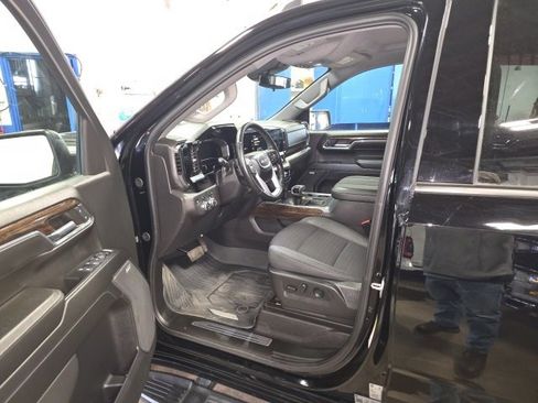 Used 2024 GMC Sierra 1500 Elevation w/ Preferred Package image 17