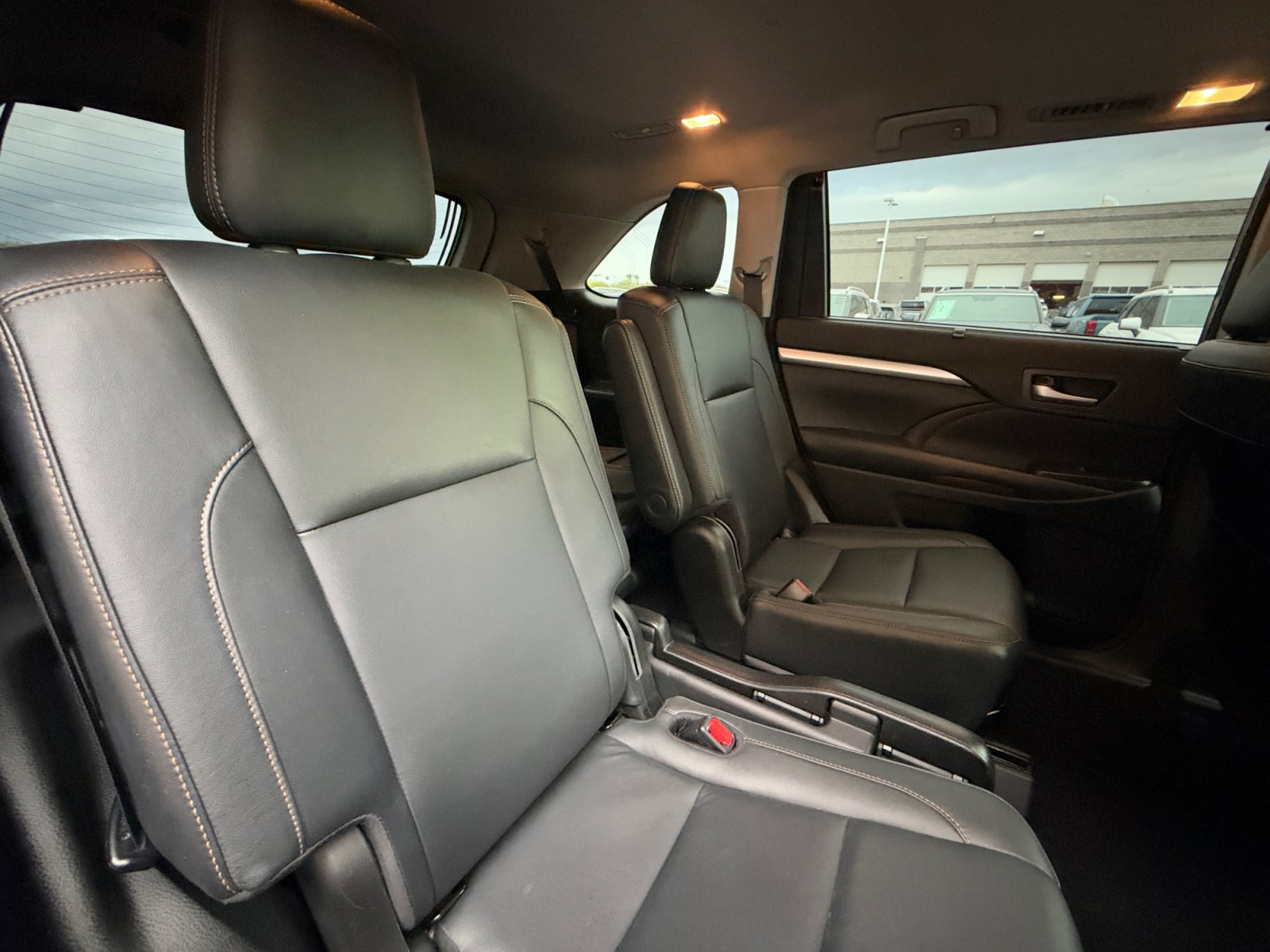 Used 2018 Toyota Highlander XLE w/ Carpet Mat Package (TMS) FWD image 18