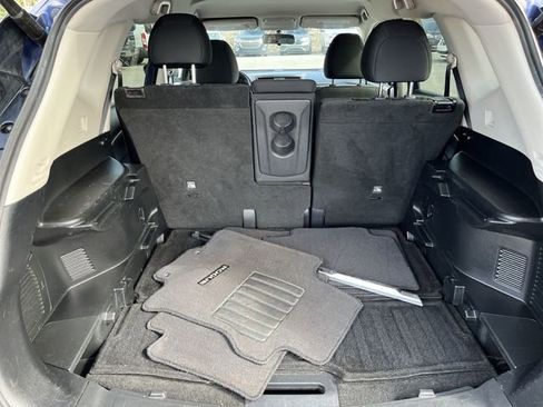 Used 2018 Nissan Rogue SV image 21