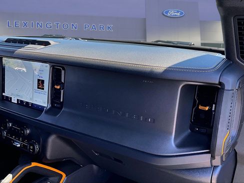 Used 2024 Ford Bronco Badlands w/ Sasquatch Package AWD/4WD image 26