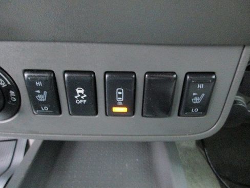 Used 2014 Nissan Frontier SV w/ SV Value Truck Package AWD/4WD image 27