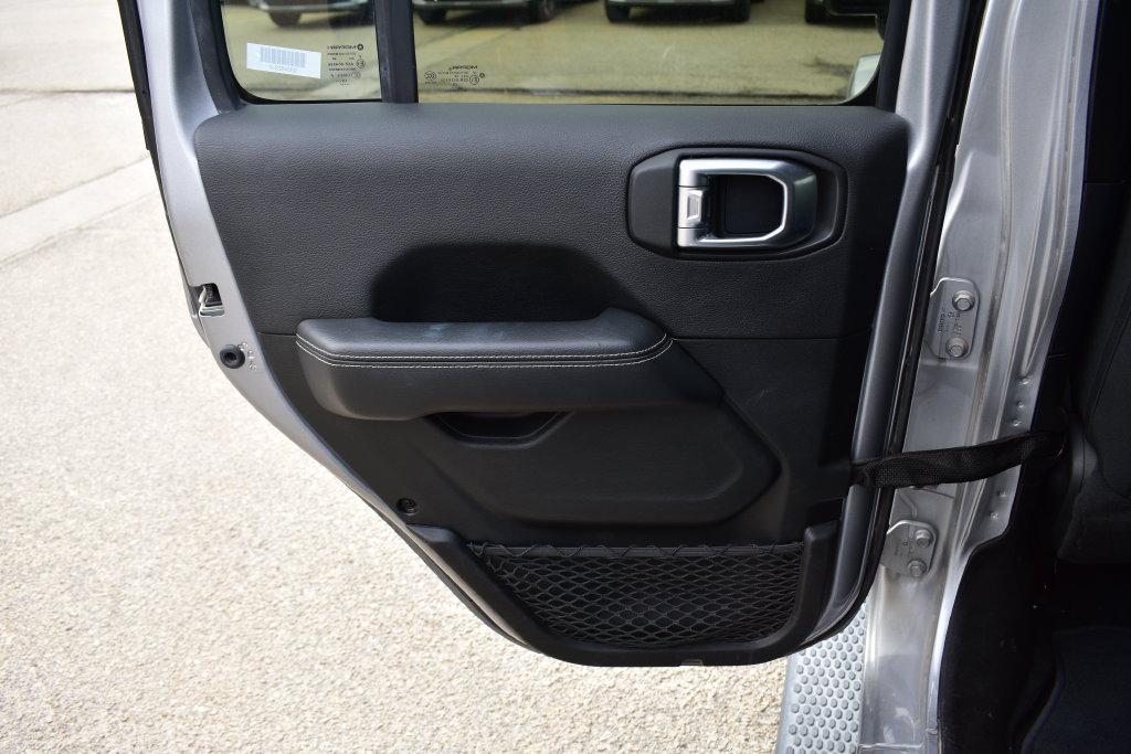 Used 2020 Jeep Wrangler Unlimited Sahara AWD/4WD image 21