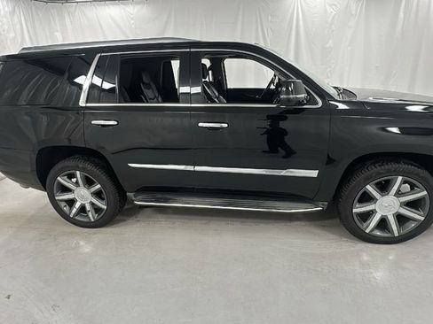 Used 2015 Cadillac Escalade Luxury image 2