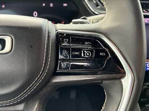 Used 2023 Jeep Grand Cherokee Overland w/ Luxury Tech Group IV AWD/4WD image 25
