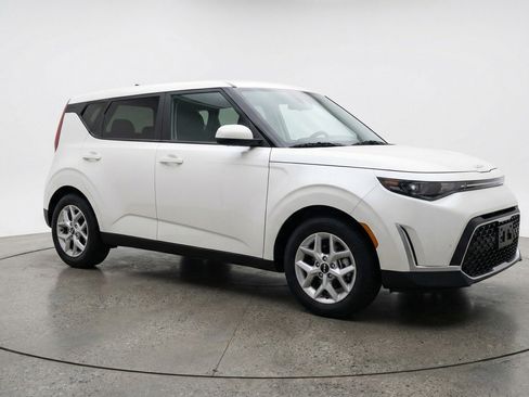 Used 2025 Kia Soul LX w/ LX Technology Package FWD image 1