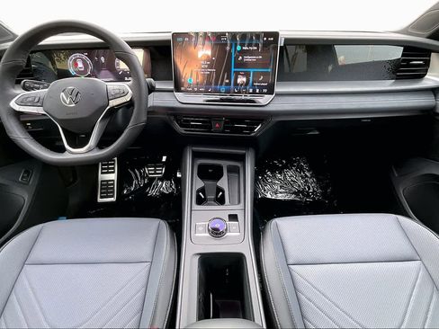 New 2026 Volkswagen Tiguan SE R-Line FWD image 5