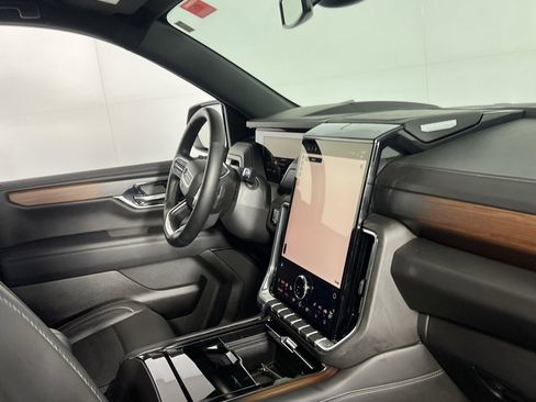 Used 2025 GMC Yukon Denali image 33