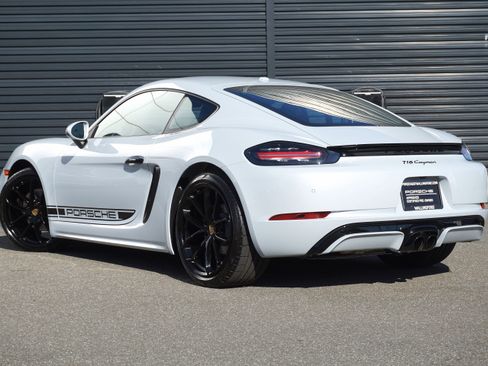 Certified 2024 Porsche 718 Cayman RWD image 3