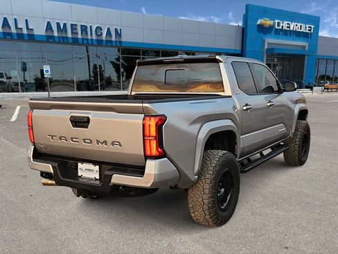 Used 2025 Toyota Tacoma SR5 AWD/4WD image 8