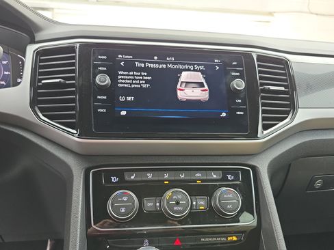 Used 2023 Volkswagen Atlas Cross Sport SE image 20