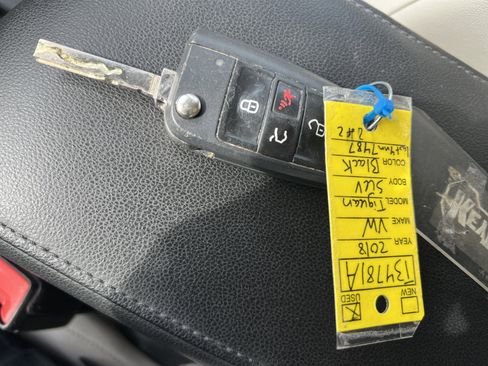 Used 2018 Volkswagen Tiguan SE w/ 18" Alloy Wheels Package image 28