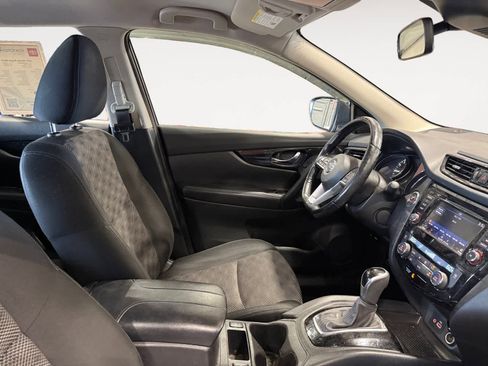 Used 2021 Nissan Rogue Sport SV image 16