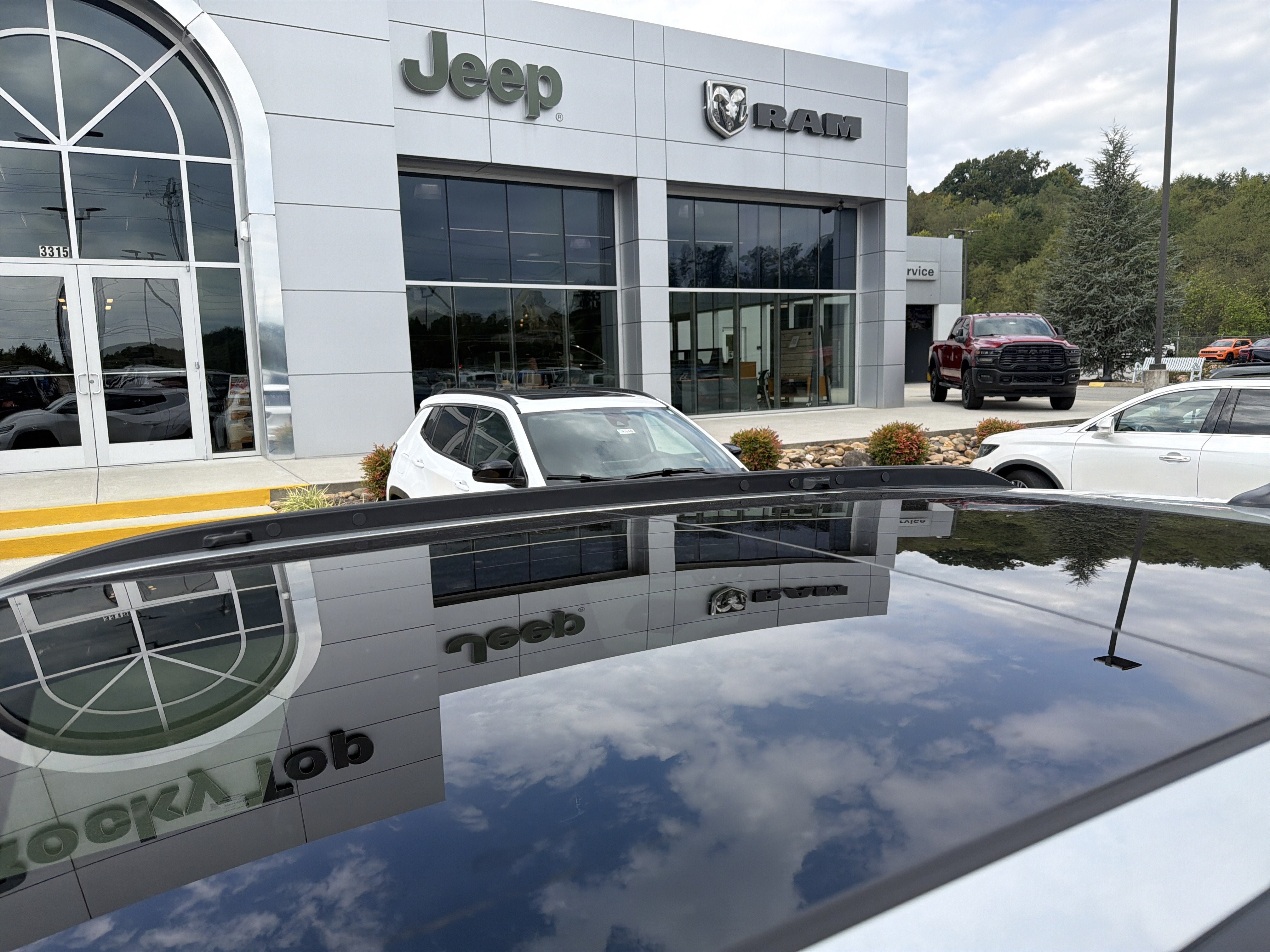 New 2026 Jeep Compass Latitude AWD/4WD image 12