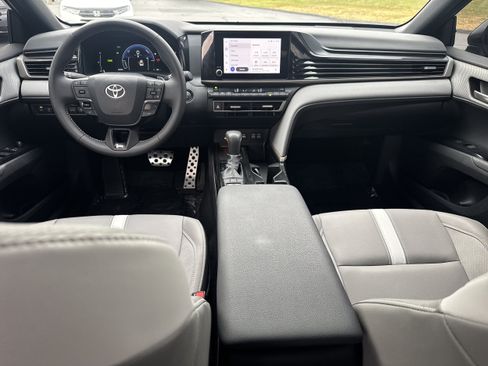 Used 2025 Toyota Camry SE FWD image 12
