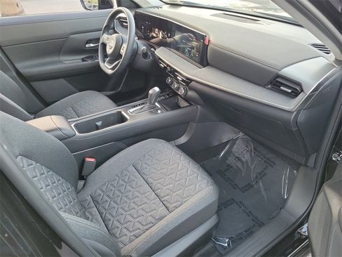 Used 2025 Nissan Kicks SV image 16