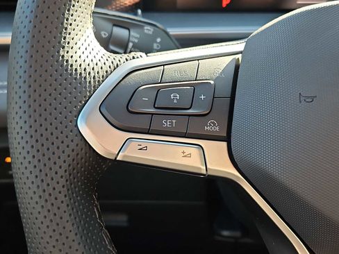 New 2025 Volkswagen Tiguan SE R-Line image 10